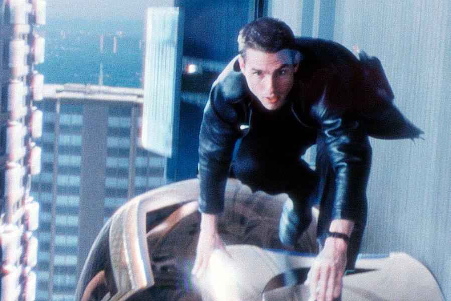 Том Круз в фильме Стивена Спилберга &laquo;Особое мнение&raquo;, 2002 год